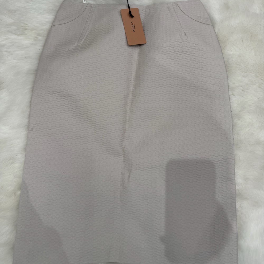 Alaia Elegant Cream Pencil Skirt